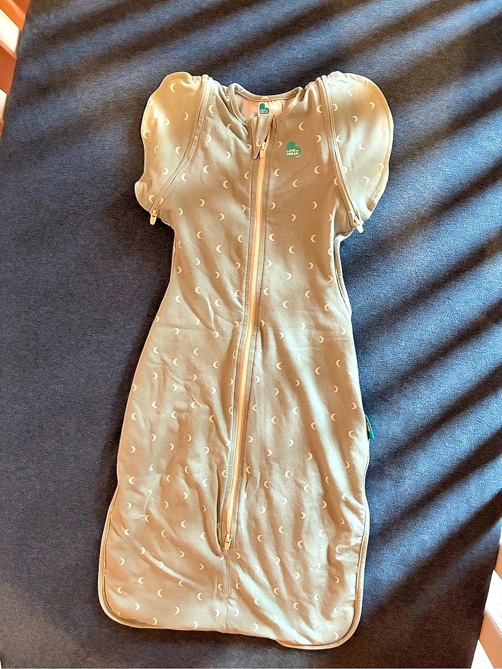 Love to Dream Swaddle Up Transition Bag Green Like New